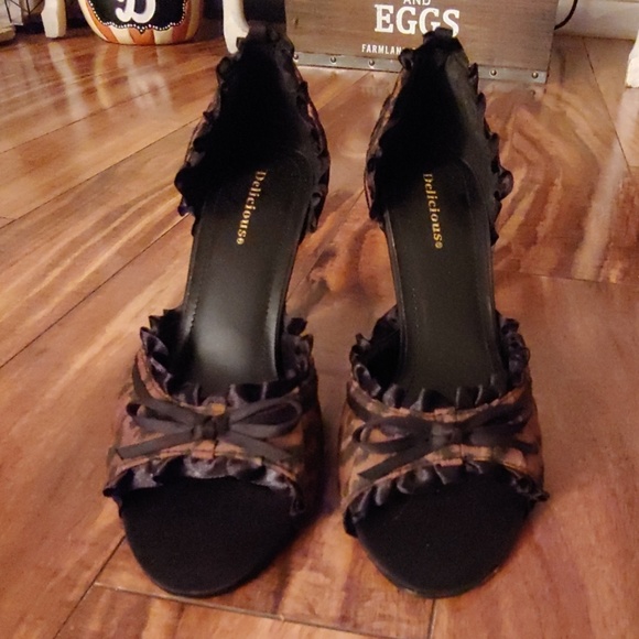 3/$25-cheetah  print heels - Picture 2 of 5